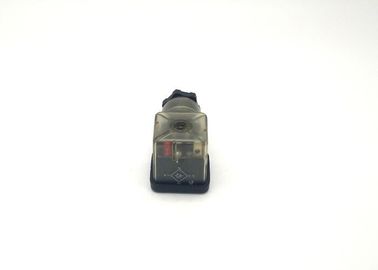 18mmの間隔と電磁石薄緑のソレノイドのコイルのコネクター